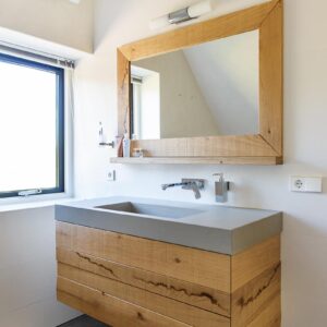 Ruw eiken badkamermeubel met spiegel