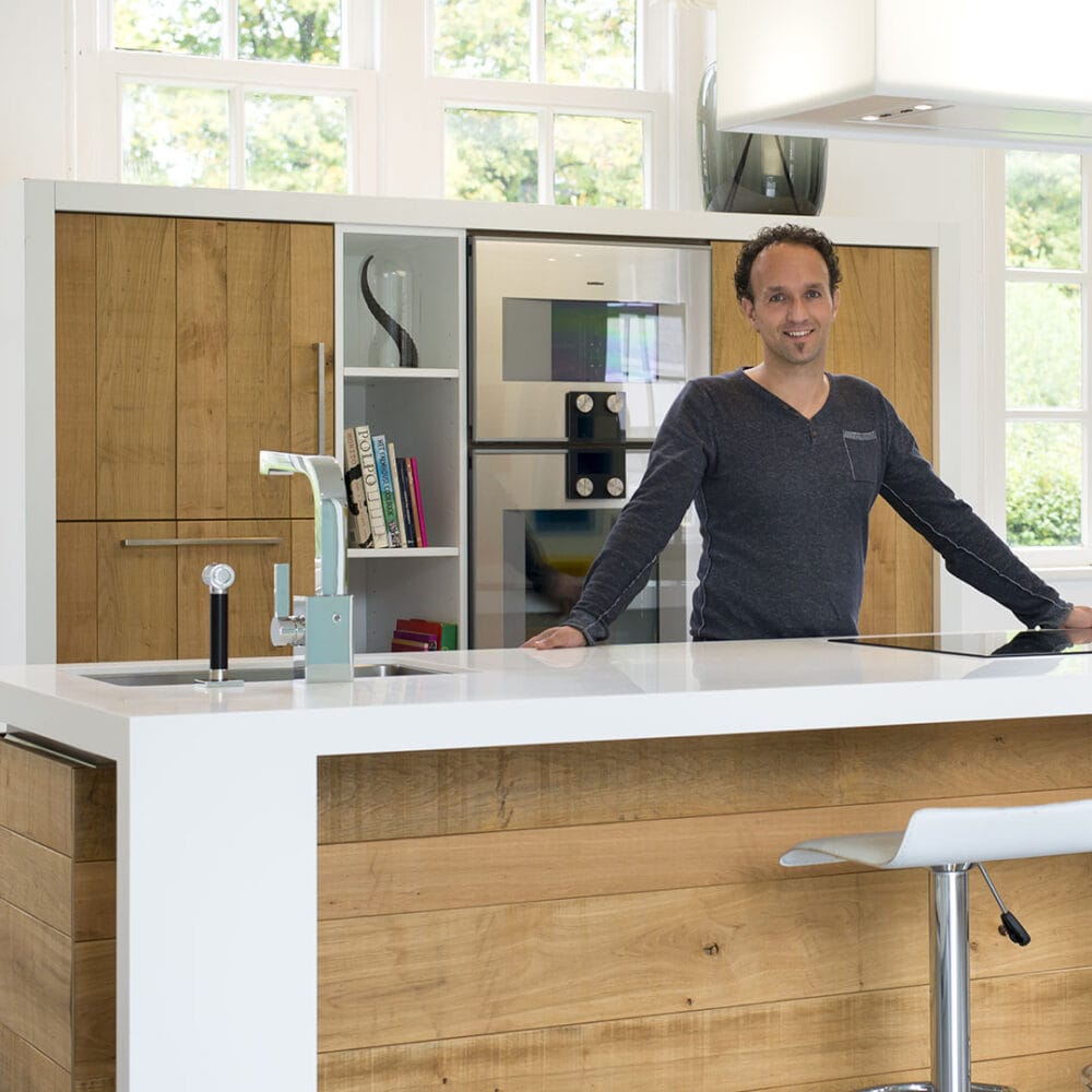 JP Walker JP Walker staat in een van zijn keukens